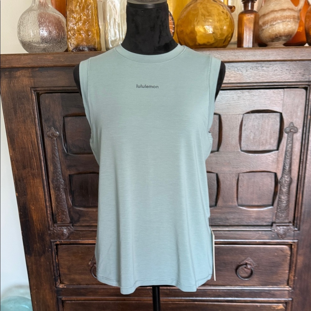 NWT Lululemon Jersey Training Muscle Tank Top Long Wordmark - Picture 2 of 8